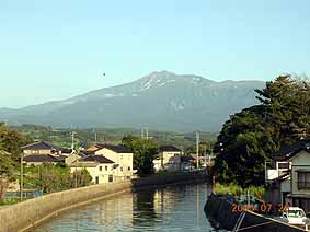 象潟海岸から見た鳥海山
