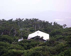 展望台から東雲荘を望む
