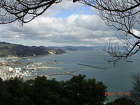城から洲本市を望む