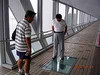 大鳴門橋・渦の道から<br>ガラス越しに渦潮が見られる