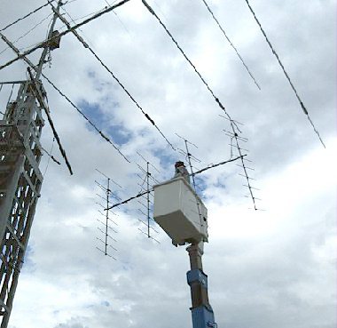 高所作業車で取り付け